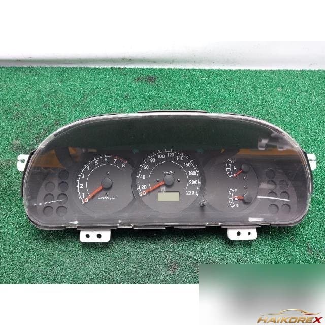 Kia Spectra 2001 — приборная панель