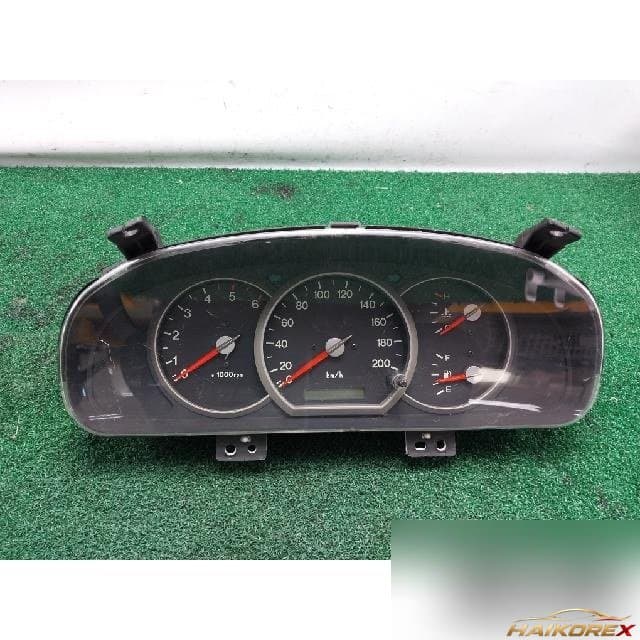 Kia Carnival 2002 — приборная панель