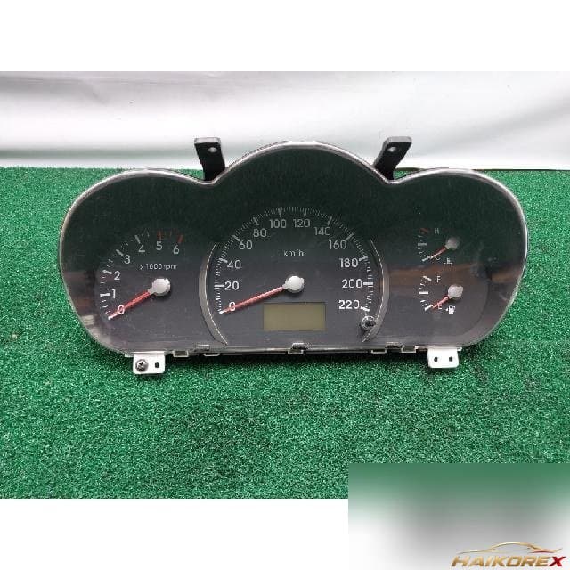 Kia Cerato 2006 — приборная панель