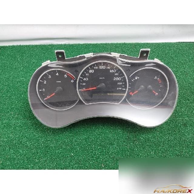 Renault QM5 2008 — приборная панель