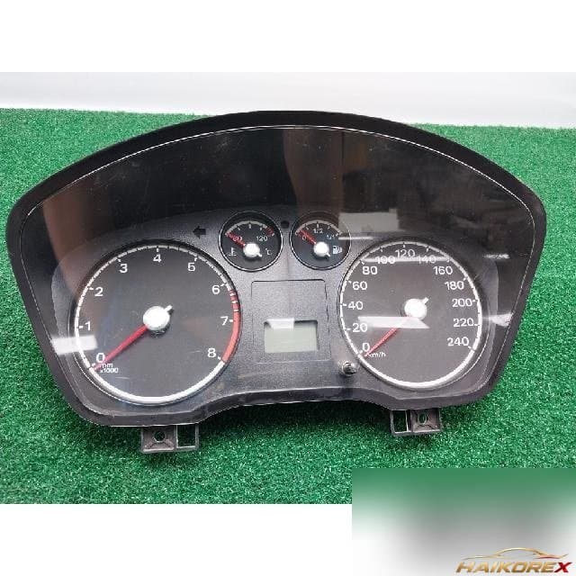 Ford Mondeo 2005 — приборная панель