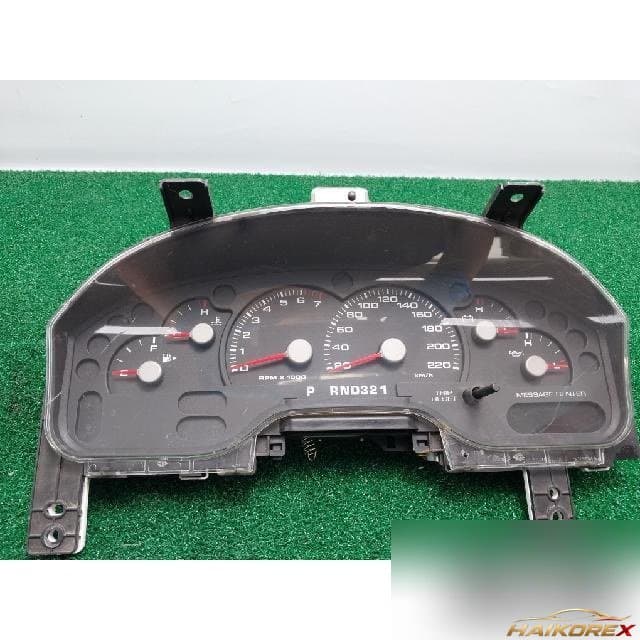 Ford Explorer 2005 — панель приборов