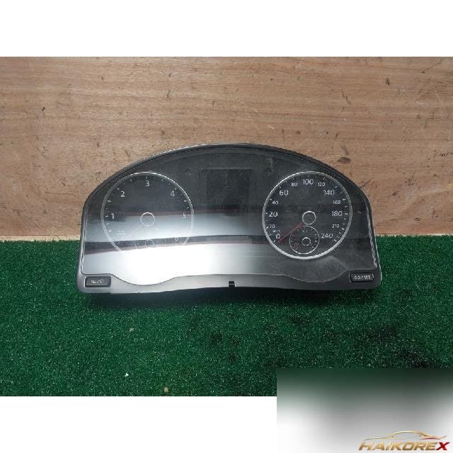 Volkswagen 2.0 TDI 2014 — панель приборов