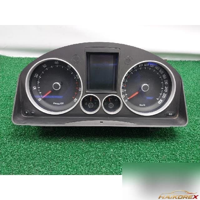 Volkswagen 2.0 TDI 2008 — панель приборов