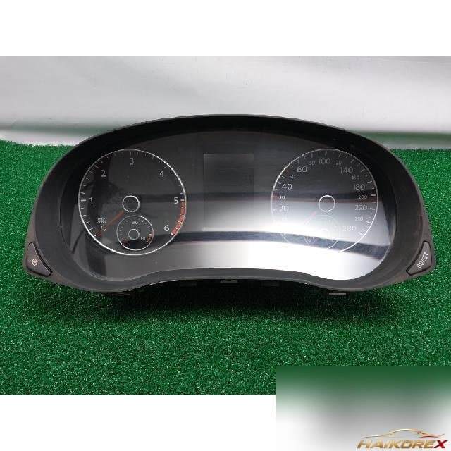 Volkswagen 2.0 TDI 2012 — панель приборов