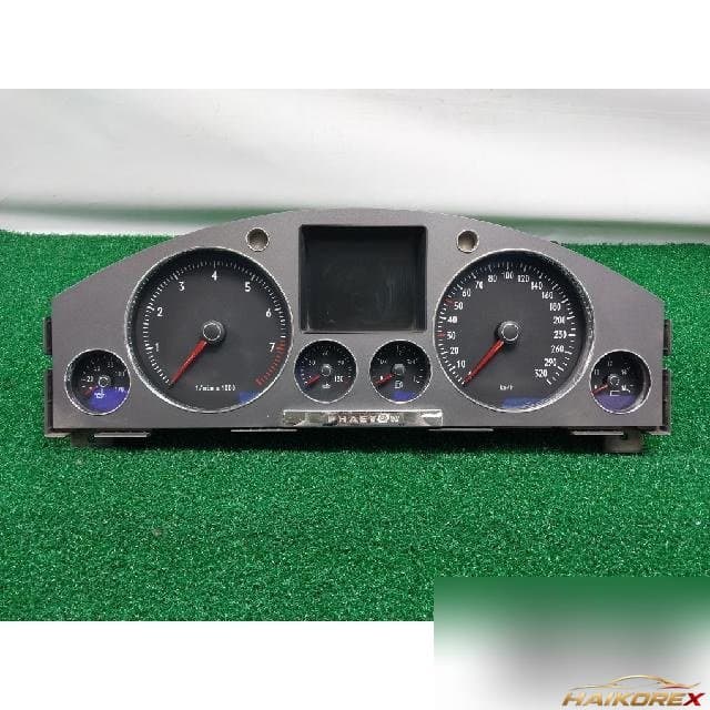 Volkswagen V8 4.2 LWB 2007 — панель приборов