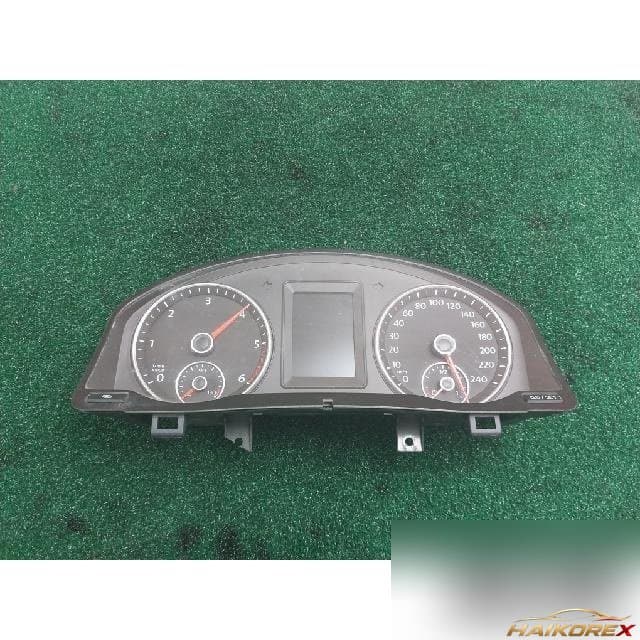 Volkswagen 1.4 Hybrid 2010 — панель приборов