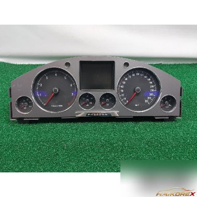 Volkswagen 4.2 2009 — панель приборов