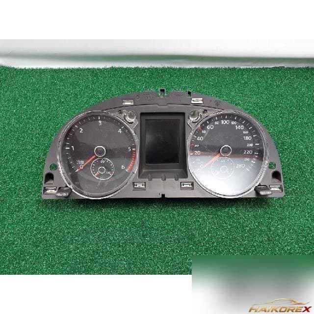 Volkswagen 2.0 TDI 2015 — панель приборов