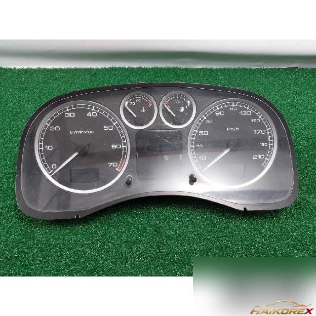 Peugeot 307 2.0 SW 2008 — панель приборов