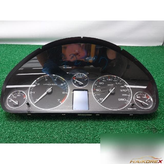 Peugeot 407 2004 — панель приборов