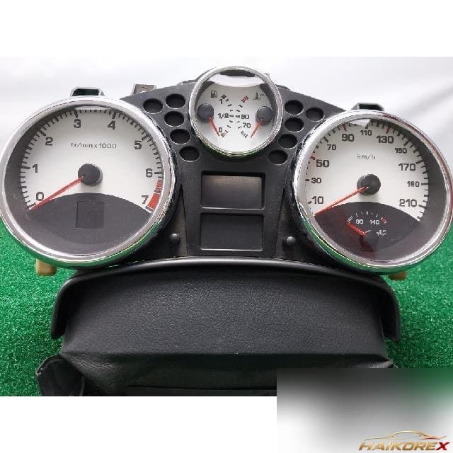 Peugeot 207CC 2008 — приборная панель