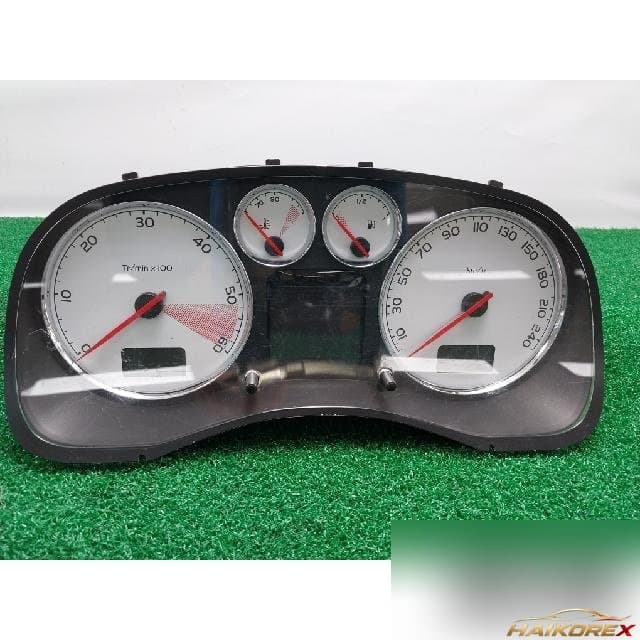 Peugeot 307SW 2008 — панель приборов