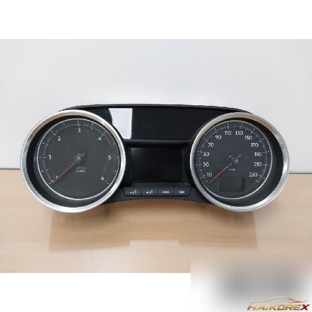 Peugeot 508SW 2013 — приборная панель