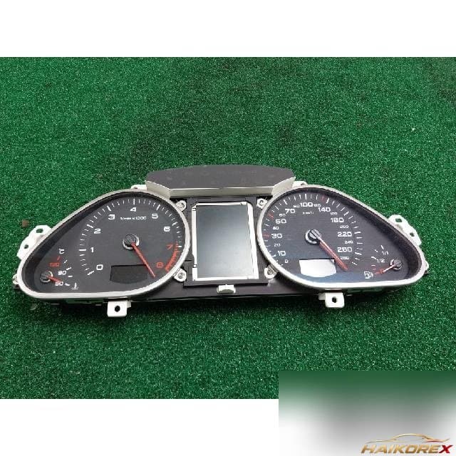 Audi A6 2.0 2009 — панель приборов