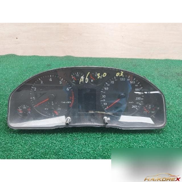 Audi A6 3.0 2003 — панель приборов