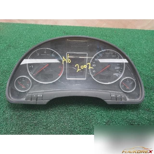 Audi A6 2002 — панель приборов