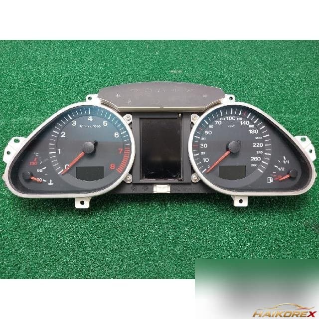 Audi A6 3.2 2008 — панель приборов
