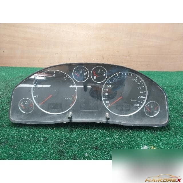 Audi A6 2.4 quattro 2002 — панель приборов