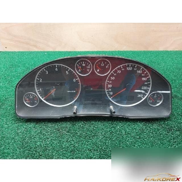 Audi A6 3.0 Quattro 2005 — панель приборов