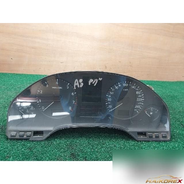 Audi A8 1997 — приборная панель