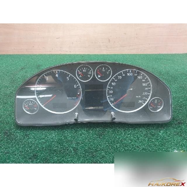 Audi A6 2002 — панель приборов