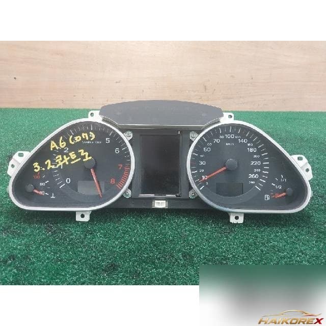 Audi A6 3.2 Quattro 2007 — панель приборов