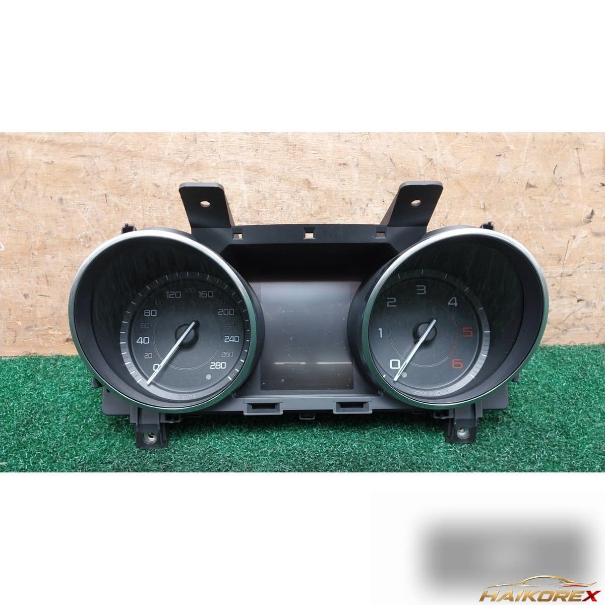 Jaguar XE 2016 — панель приборов