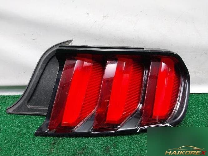 Ford Mustang 2015 — фонарь задний правый в сборе FR3B 13B504