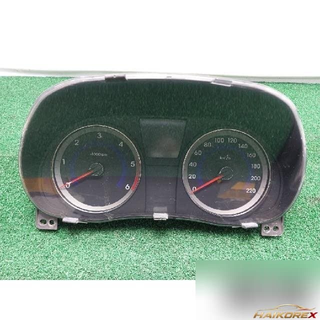 Hyundai Accent RB 2012 — приборная панель