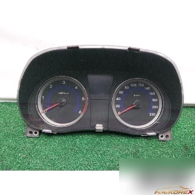 Hyundai Accent RB 2012 — приборная панель