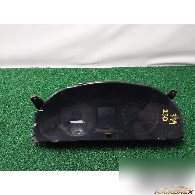 Hyundai Genesis 2008 — панель приборов