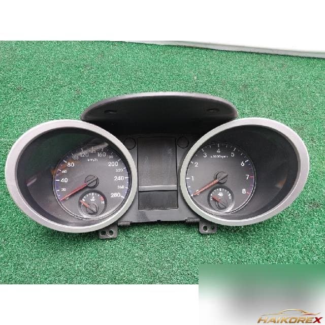 Hyundai Genesis Coupe 2010 — приборная панель