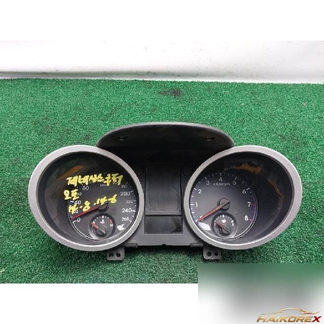 Hyundai Genesis Coupe 2011 — панель приборов