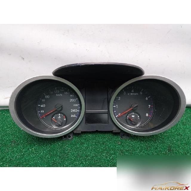 Hyundai Genesis Coupe 2009 — приборная панель