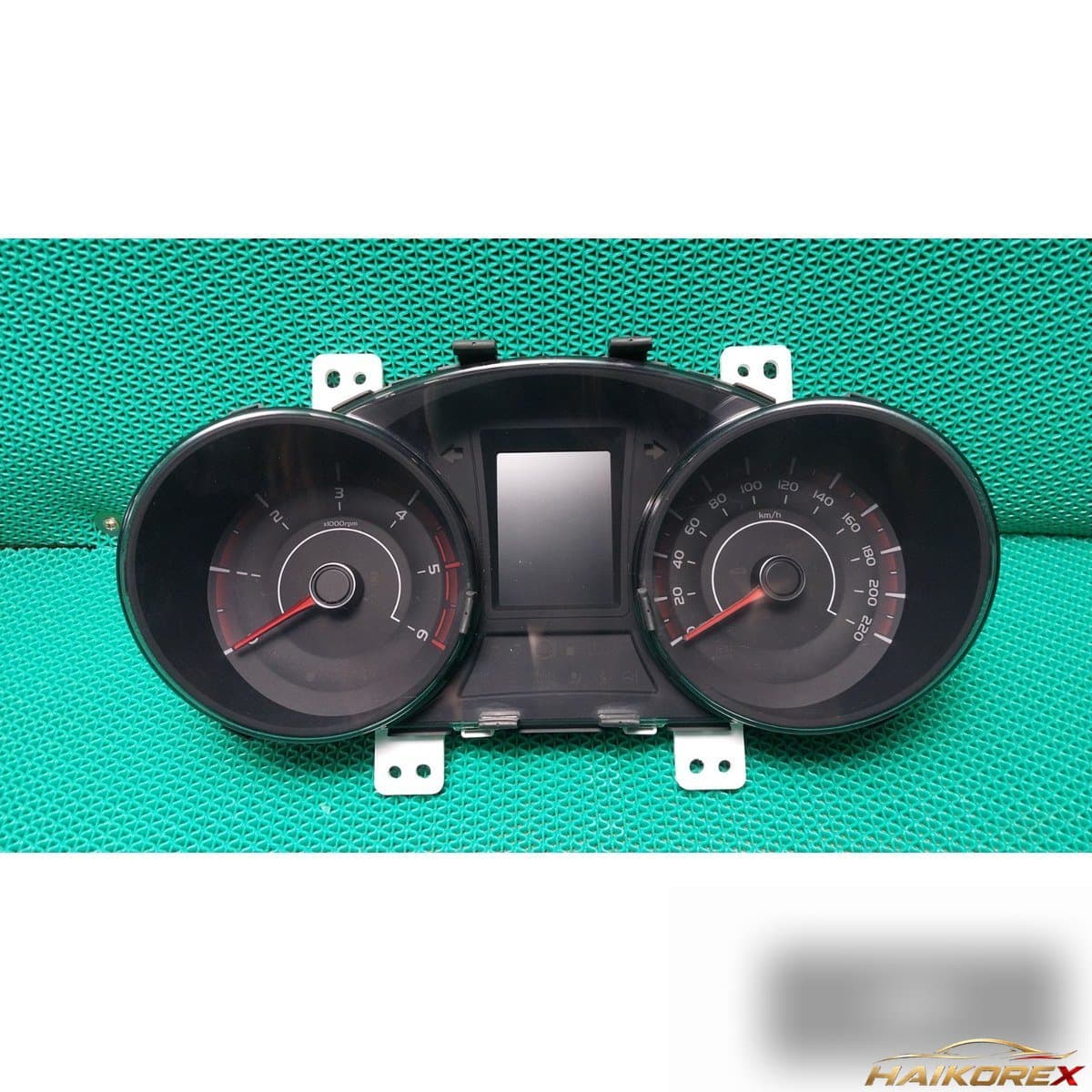 SsangYong Tivoli 2016 — панель приборов
