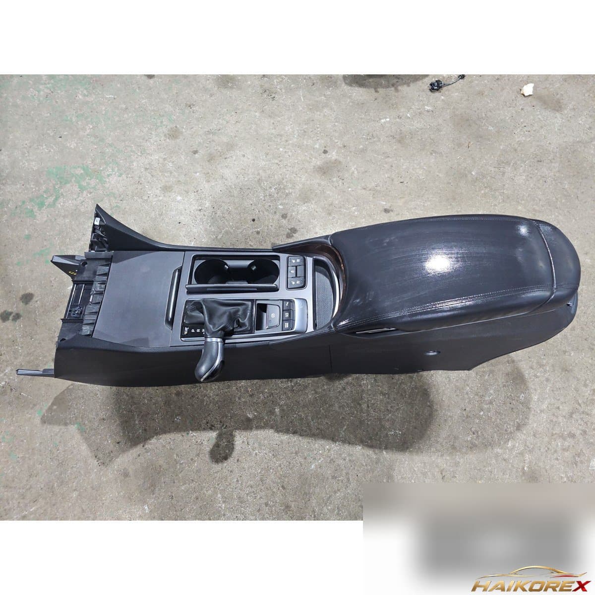Hyundai Aslan 2016 — консольный ящик
