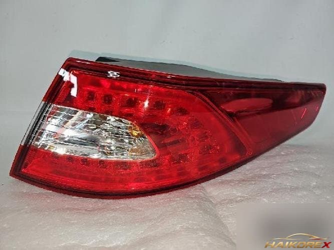 Kia K5 2013 — стоп-сигнал правый (внешний) 92402 2T1