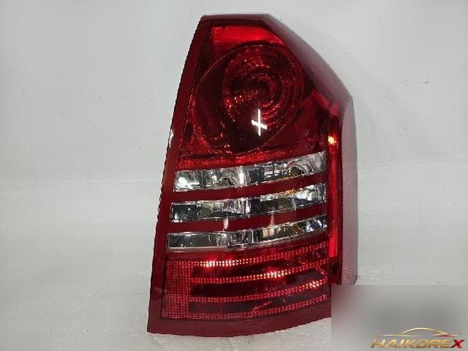 Chrysler 300 2009 — задний фонарь правый наружный