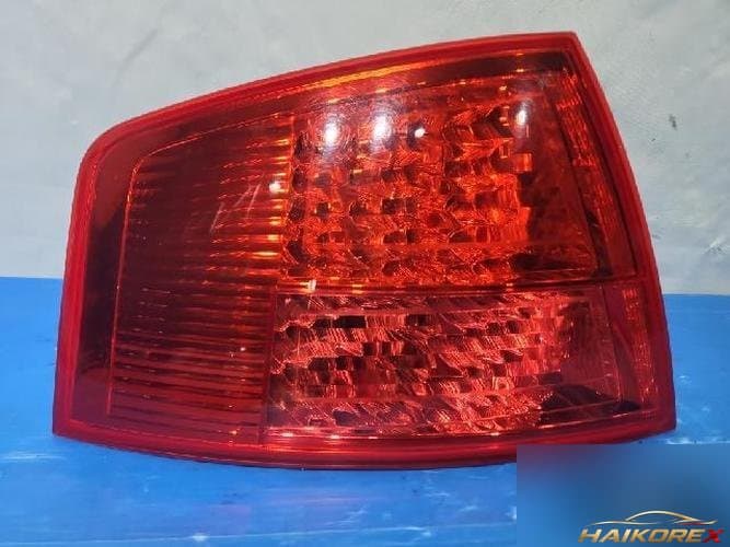 Audi A8 2006 — фонарь задний правый 4E0945095C