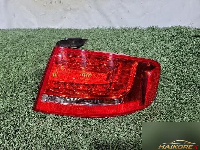 Audi A4 2011 — задний фонарь правый (внешний)