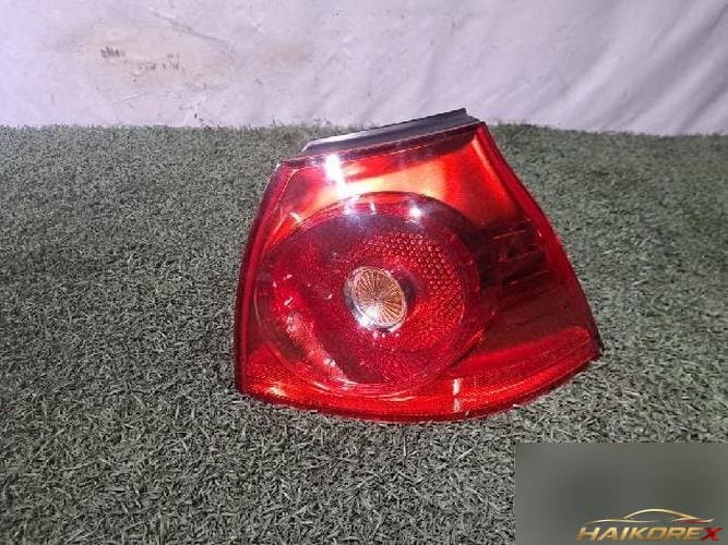 Volkswagen Golf 2007 — задний фонарь правый (наружный)