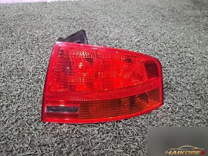 Audi A4 2005 — задний фонарь правый