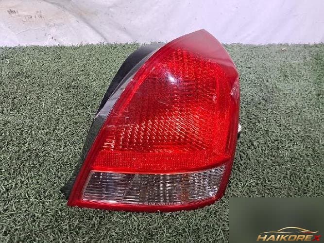 Hyundai Avante 2000 — задний фонарь правый (внешний) 92402 2D000 1