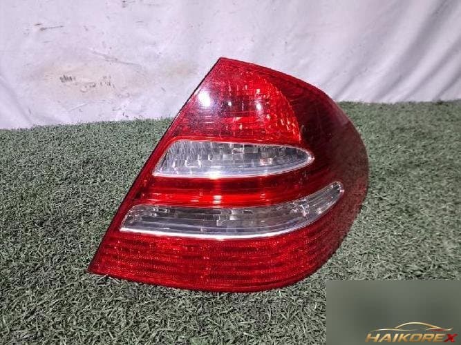 Mercedes-Benz E-Class 2003 — задний фонарь правый (7 контактов)