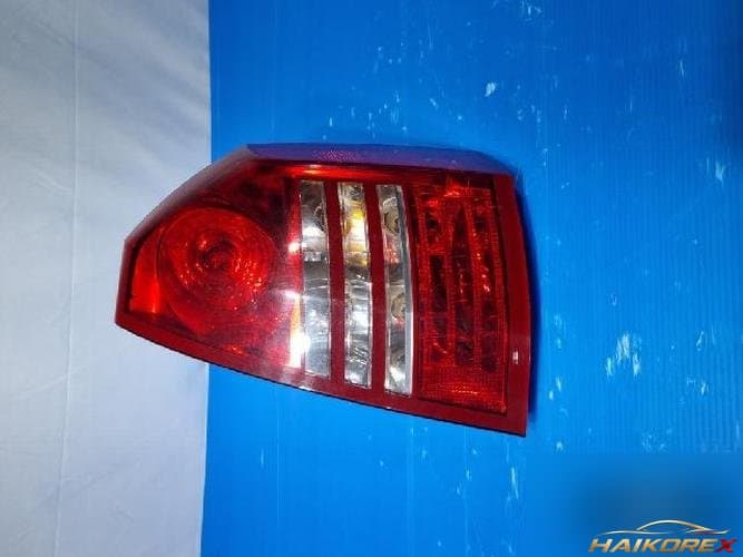 Chrysler 300 2006 — фонарь задний правый внешний