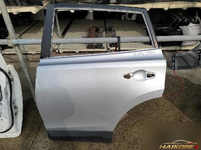 Toyota RAV4 2014 — дверь задняя левая