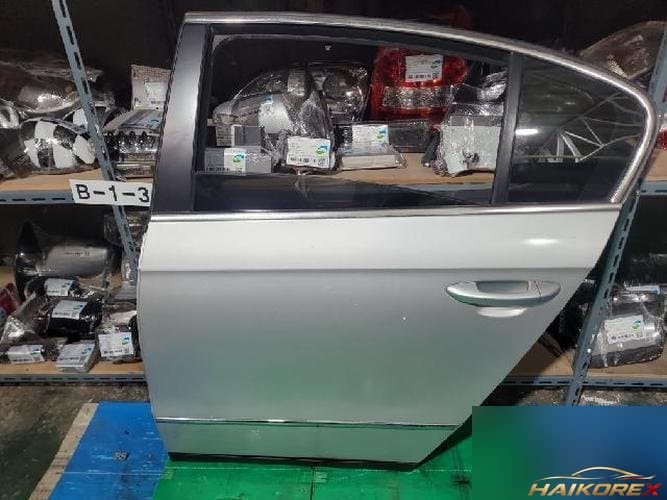 Volkswagen Passat 2009 — дверь задняя левая
