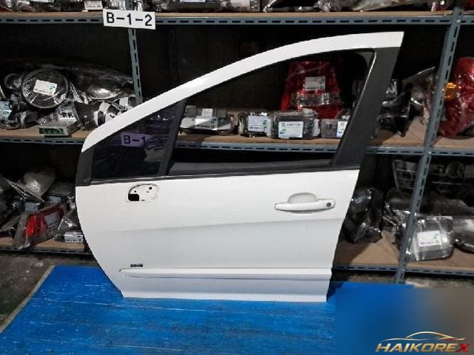 Peugeot 308 2012 — передняя дверь левая