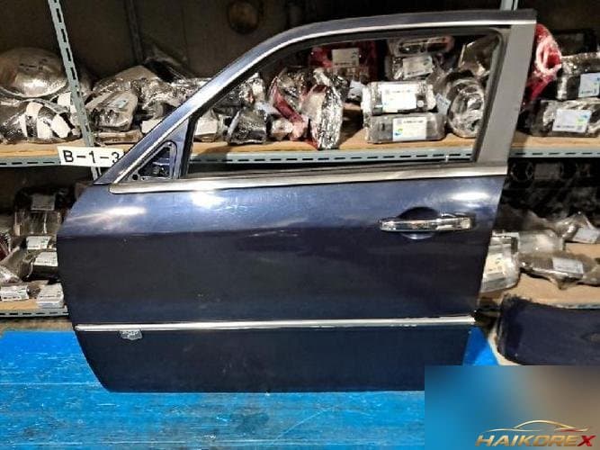 Chrysler 300 2008 — передняя дверь левая